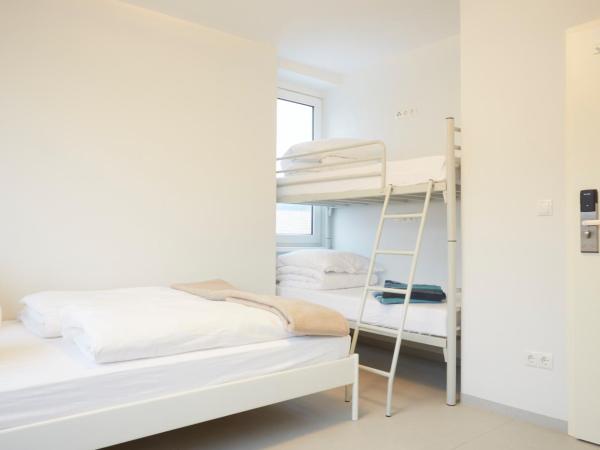 RixHouse Hostel : photo 4 de la chambre chambre familiale avec salle de bains privative