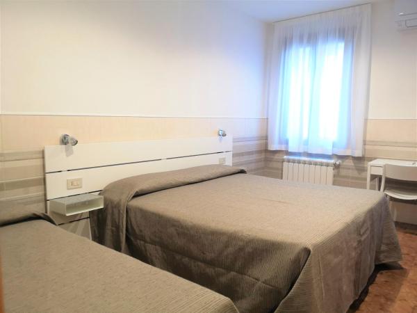 Hotel Rossi : photo 5 de la chambre chambre triple