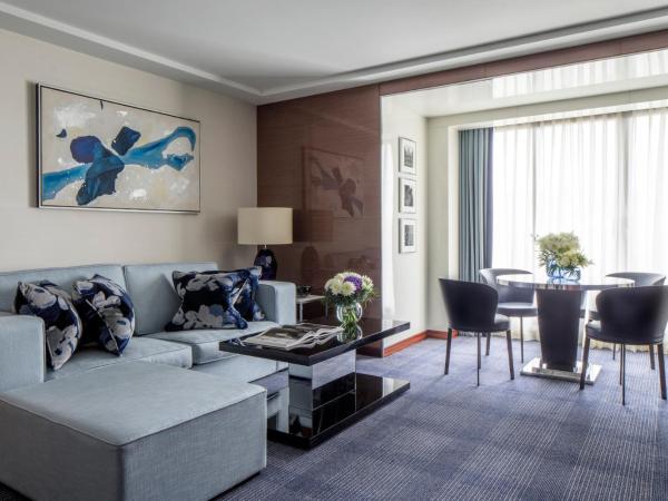 Four Seasons Hotel London at Park Lane : photo 4 de la chambre suite ambassador avec lit king-size