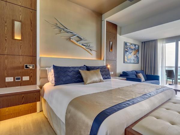 Royalton CHIC Cancun, An Autograph Collection All-Inclusive Resort - Adults Only : photo 5 de la chambre suite junior de luxe - côté océan
