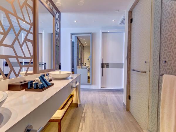 Royalton CHIC Cancun, An Autograph Collection All-Inclusive Resort - Adults Only : photo 4 de la chambre suite de luxe - vue sur coucher de soleil