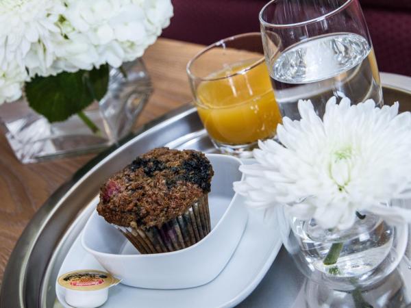 Rideau Heights Inn : photo 7 de la chambre suite lit king-size