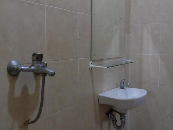 Puri Minggiran Guest House : photo 4 de la chambre chambre double Économique