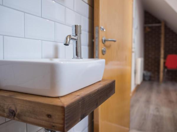 The Nest Boutique Hostel : photo 6 de la chambre chambre familiale avec salle de bains privative