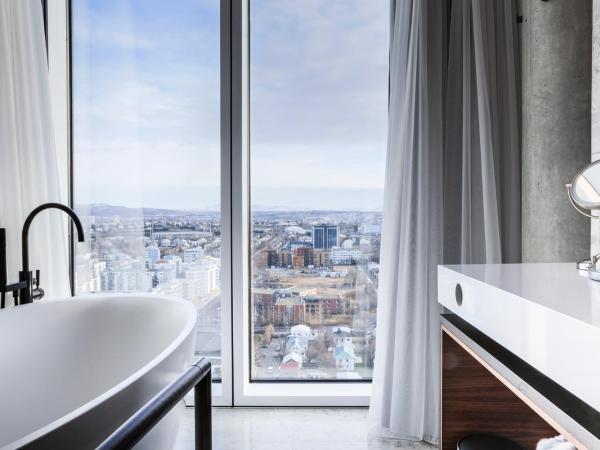 Tower Suites Reykjavík : photo 3 de la chambre suite avec baignoire