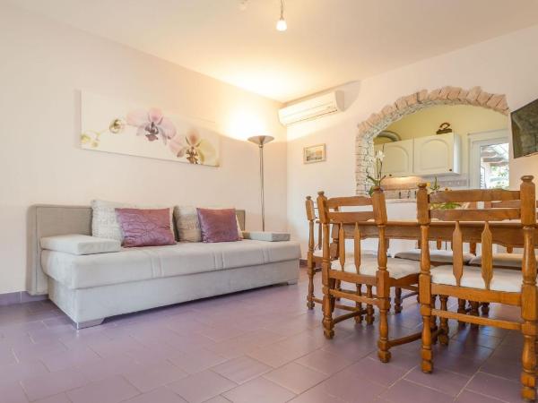 Apartment Medulin : photo 10 de la chambre appartement - vue sur jardin