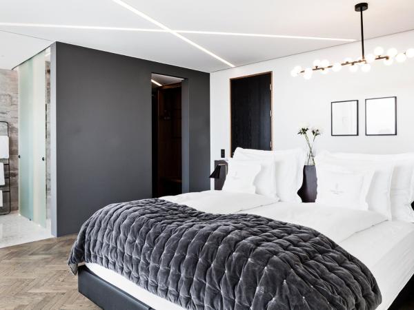 Tower Suites Reykjavík : photo 4 de la chambre suite avec baignoire