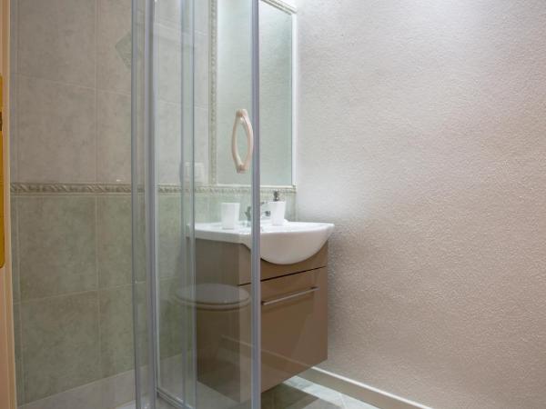 A due passi olbia : photo 3 de la chambre chambre double avec salle de bains privative séparée