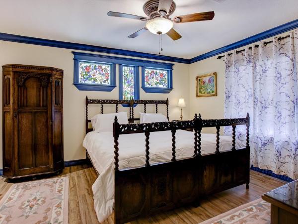 Sara's Inn on the Boulevard : photo 1 de la chambre suite lit king-size