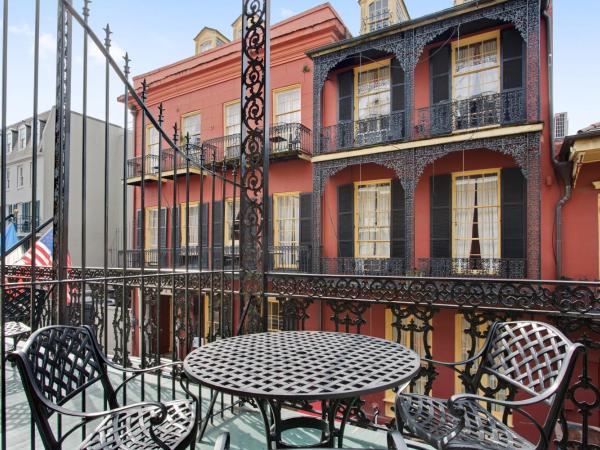 Hotel St. Marie : photo 5 de la chambre hébergements avec 2 lits queen-size et balcon - vue sur rue