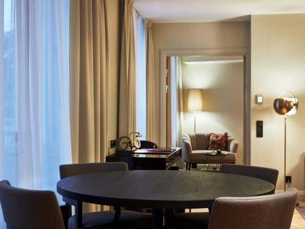 Bank Hotel, a Member of Small Luxury Hotels : photo 4 de la chambre suite patrimoine bank
