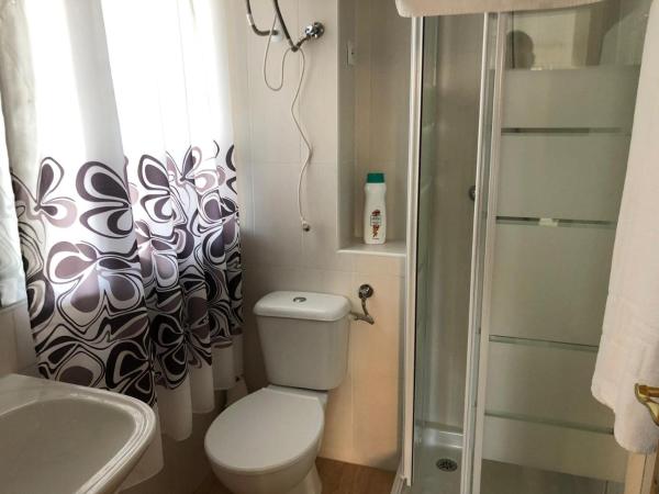 Hostal El Paraiso Playa Alicante : photo 4 de la chambre chambre lit queen-size