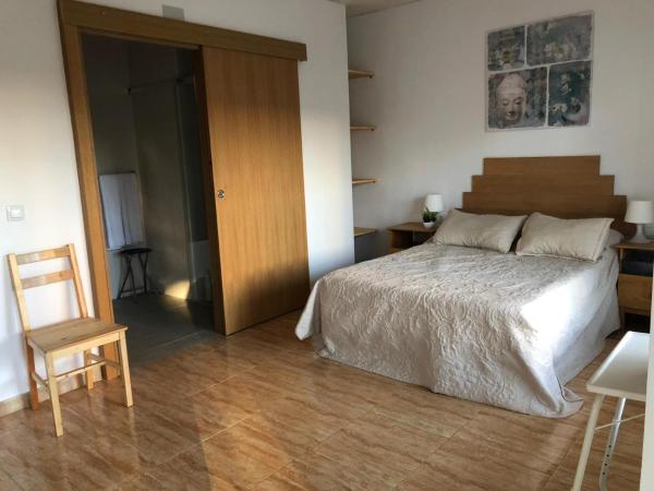 Hostal El Paraiso Playa Alicante : photo 3 de la chambre chambre lit queen-size - accessible aux personnes à mobilité réduite