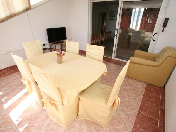 Villa Marija : photo 4 de la chambre appartement 2 chambres avec vue sur la mer (7 adultes)