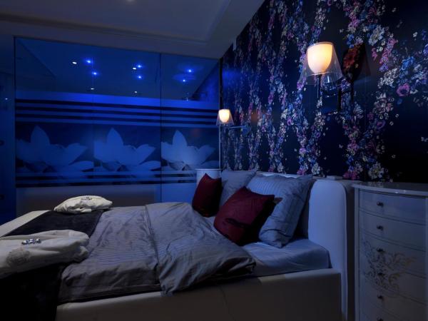 Boban Luxury Suites : photo 1 de la chambre suite avec baignoire spa et terrasse - vue sur mer