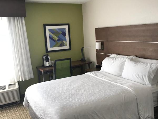 Holiday Inn Express Memphis Medical Center - Midtown, an IHG Hotel : photo 4 de la chambre chambre lit queen-size avec baignoire pour personnes à mobilité réduite - non-fumeurs