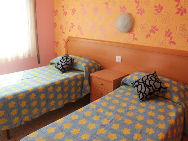 Hostal Julieta : photo 4 de la chambre chambre lits jumeaux