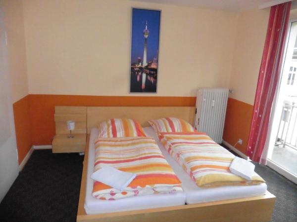 Gästehaus Grupello : photo 7 de la chambre chambre double avec salle de bains commune