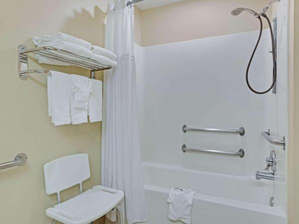 Microtel Inn by Wyndham University Place : photo 4 de la chambre chambre lit queen-size de luxe – accessible aux personnes à mobilité réduite/non-fumeurs