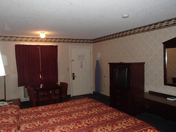 Super 8 by Wyndham Dallas South : photo 3 de la chambre chambre lit king-size - non-fumeurs