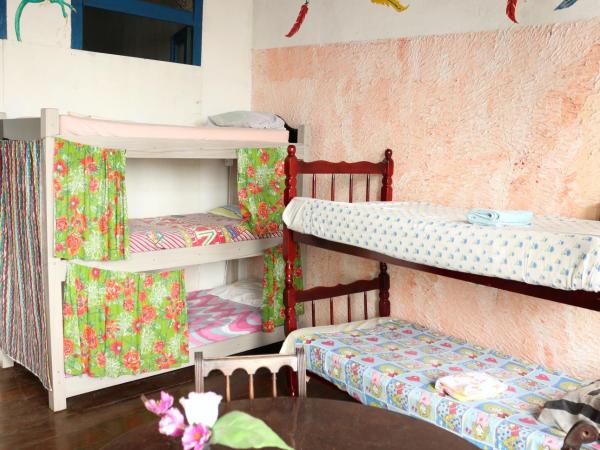 Hostel Torre Bahia-Familia : photo 10 de la chambre lit dans dortoir mixte de 6 lits