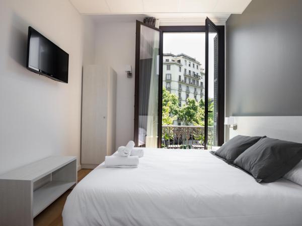 Hostalin Barcelona Gran Via : photo 7 de la chambre chambre double avec balcon