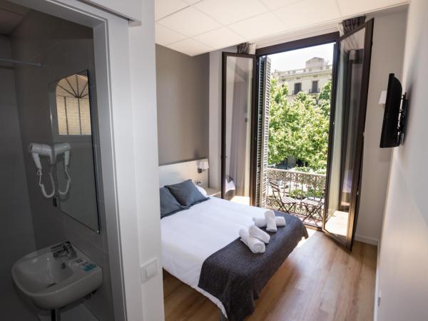 Hostalin Barcelona Gran Via : photo 4 de la chambre chambre double avec balcon