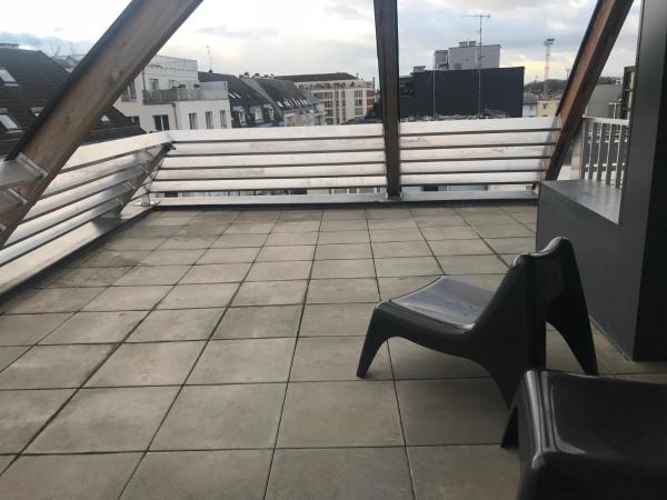 Résidence Hôtelière Louise : photo 2 de la chambre chambre double avec balcon