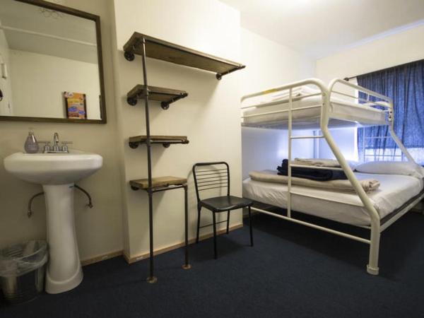 American Dream : photo 3 de la chambre chambre triple avec salle de bains commune