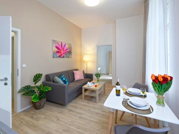 DownTown Suites Jugoslavska : photo 2 de la chambre appartement avec balcon