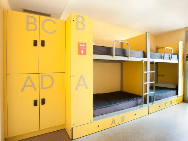 Twentytu Hostel Barcelona : photo 2 de la chambre lit dans dortoir mixte de 4 lits