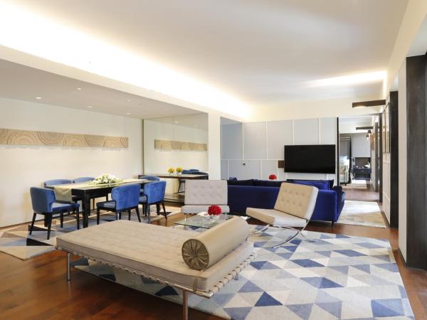 The Lodhi - A member of The Leading Hotels Of The World : photo 7 de la chambre signature terrace suite with  happy hours at safari lounge 5 to 7 pm, buy 01 drink and get another drink complimentary (spirits), 1200 spa credit per booking