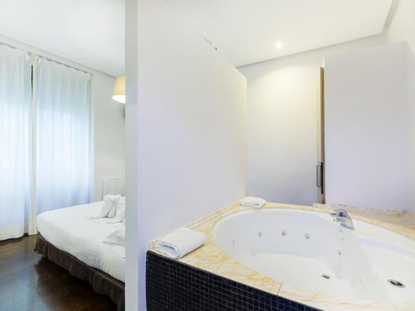 Madrid House Rooms : photo 2 de la chambre chambre lit queen-size avec baignoire spa