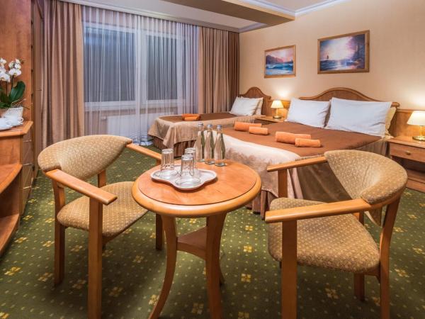 Hotel Polaris III : photo 1 de la chambre chambre triple avec balcon