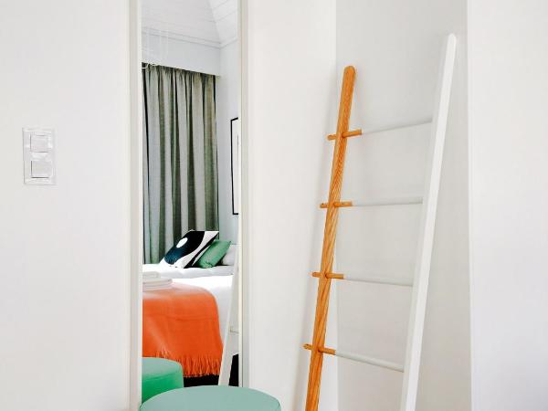 NLC Rooms & Suites : photo 8 de la chambre chambre lits jumeaux avec balcon