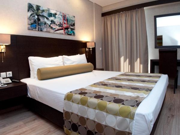 Nefeli Hotel Alimos : photo 6 de la chambre hébergement double exécutif - vue partielle sur mer