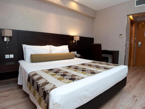 Nefeli Hotel Alimos : photo 1 de la chambre hébergement double exécutif - vue partielle sur mer