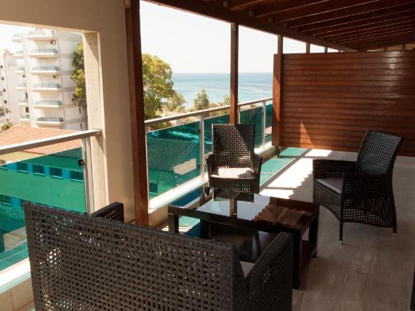 Nefeli Hotel Alimos : photo 7 de la chambre suite avec vue partielle sur mer