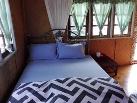 Oceanblue Guesthouse : photo 10 de la chambre petite chambre double