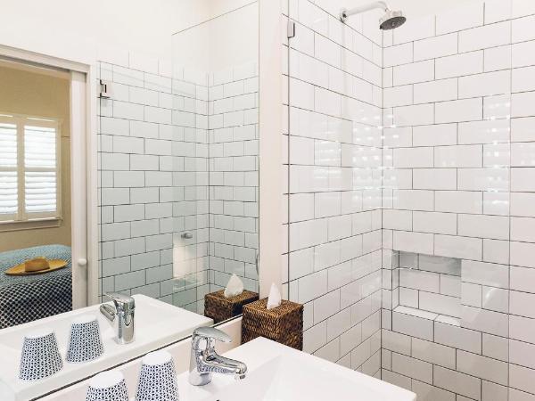 Barbara's Guesthouse : photo 6 de la chambre chambre double ou lits jumeaux avec salle de bains privative