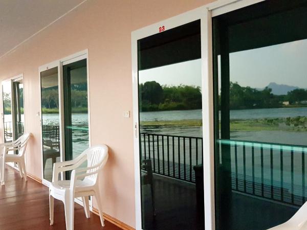 Tamarind Guesthouse : photo 1 de la chambre raft double or twin room with air-conditioner and tv