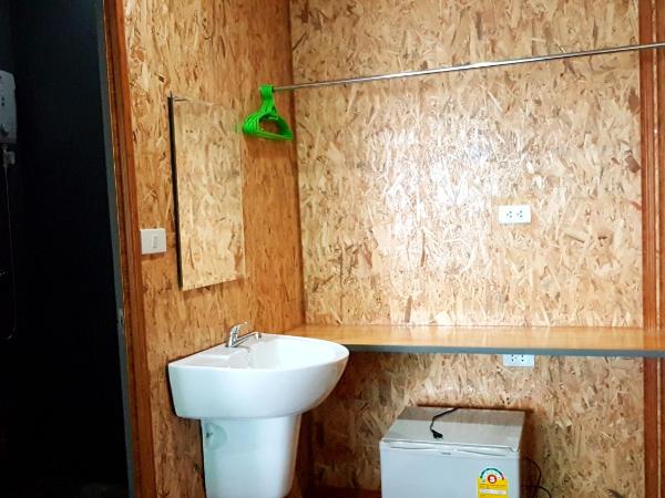 Tamarind Guesthouse : photo 8 de la chambre raft double or twin room with air-conditioner and tv