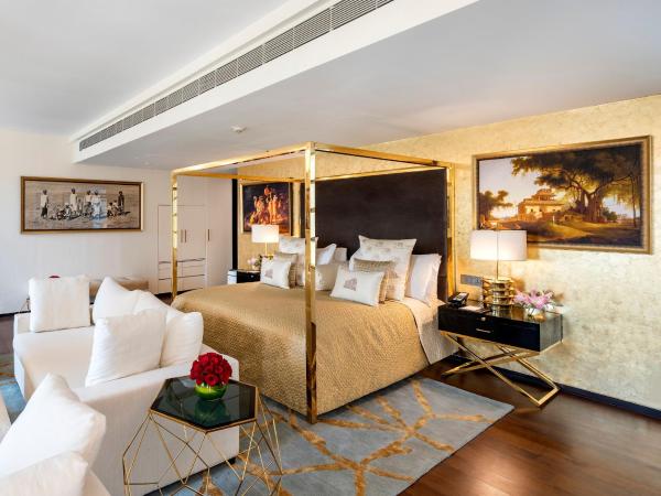 The Lodhi - A member of The Leading Hotels Of The World : photo 10 de la chambre sultan suite with  happy hours at safari lounge 5 to 7 pm, buy 01 drink and get another drink complimentary (spirits), 1200 spa credit per booking