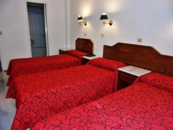 Hotel Tres Sargentos : photo 3 de la chambre chambre quadruple