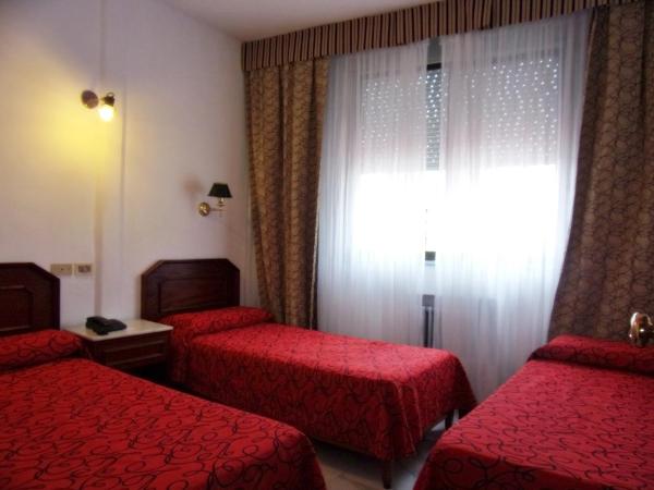 Hotel Tres Sargentos : photo 1 de la chambre chambre triple