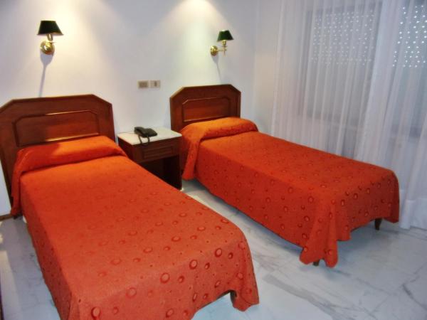 Hotel Tres Sargentos : photo 3 de la chambre chambre double ou lits jumeaux