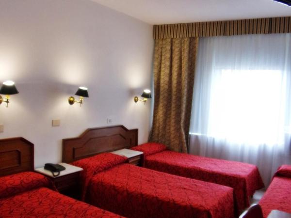 Hotel Tres Sargentos : photo 2 de la chambre chambre quadruple