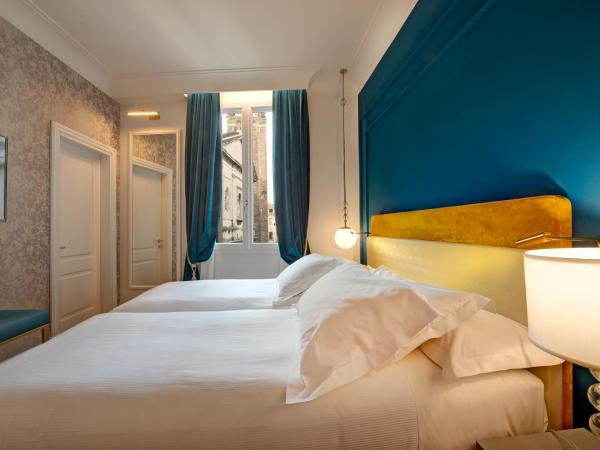 H10 Palazzo Canova : photo 3 de la chambre chambre double ou lits jumeaux supérieure avec vue sur ville