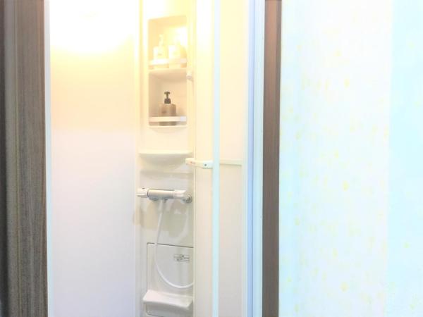 GUEST HOUSE B's FiveⅡ : photo 8 de la chambre chambre quadruple avec douche