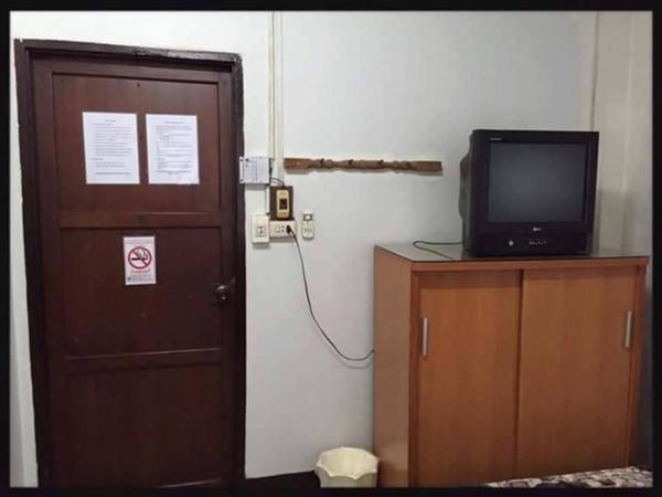 Tapae Inn Hotel : photo 8 de la chambre chambre double avec ventilateur